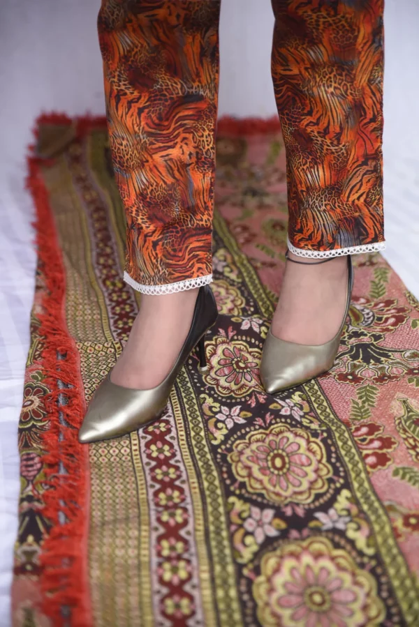 Two Piece Stitched Lawn (DS04YRC) - Image 13